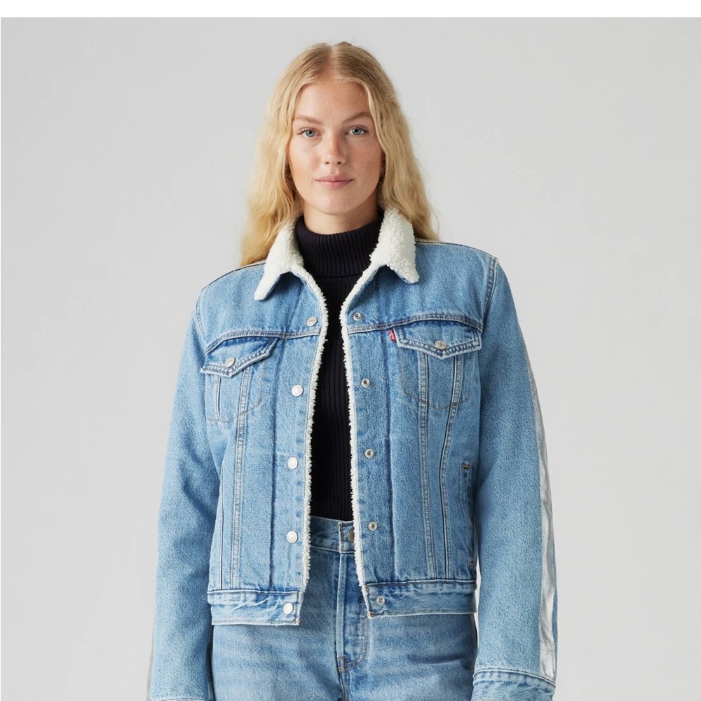 NWT: LEVI’S ORIGINAL SHERPA TRUCKER JACKET 💗💗💗